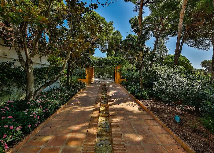 Jardines De Golondrinas Resort Marbella