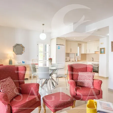 Jardines De Golondrinas 4*